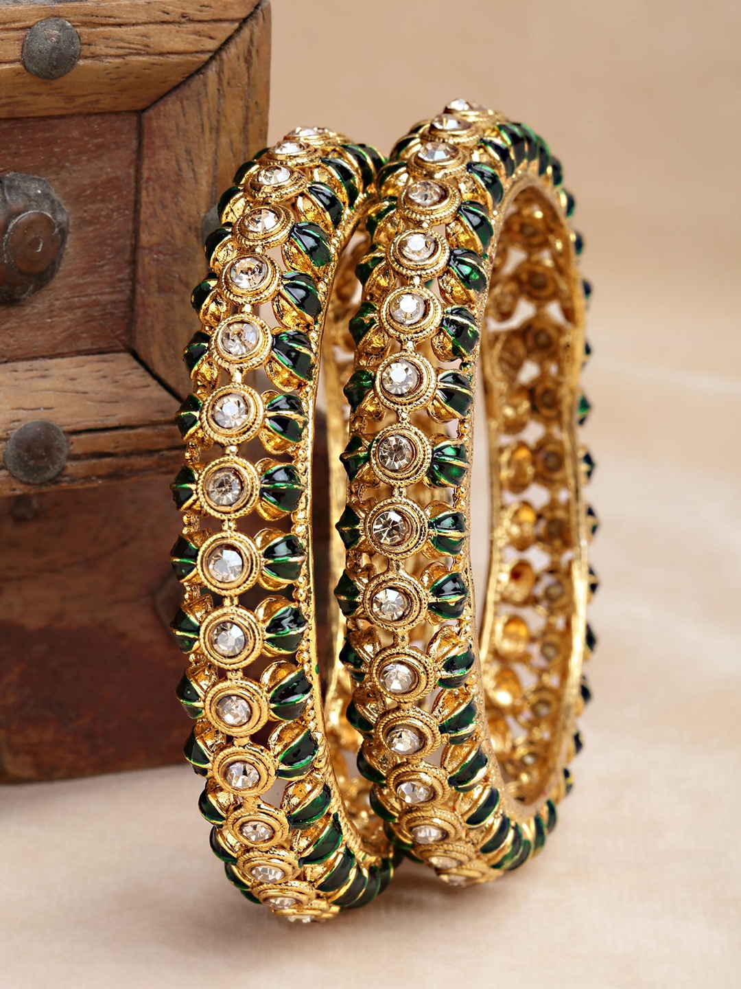 

KARATCART Set Of 2 Gold-Plated Green Kundan Studded Bangle