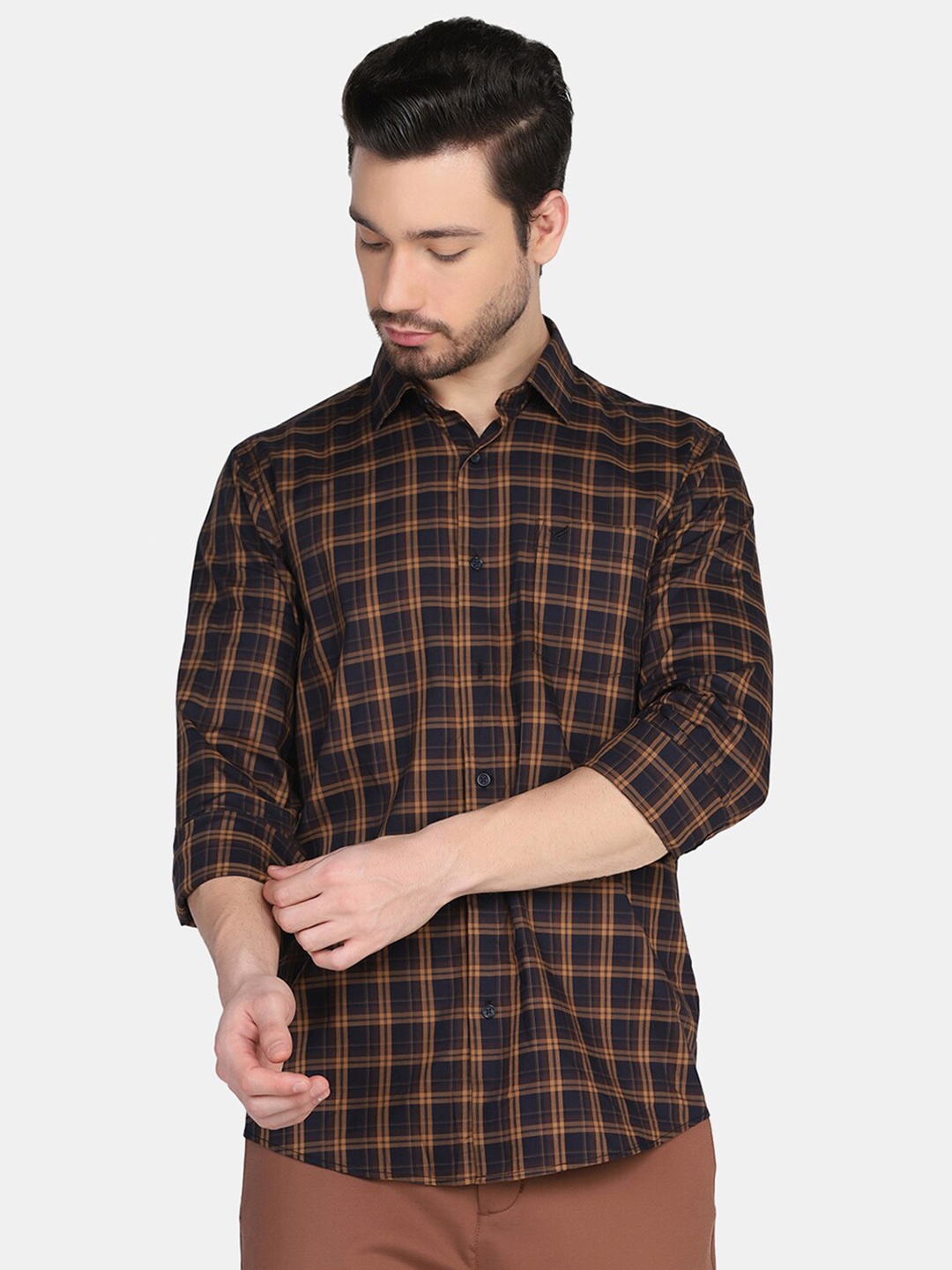 

Blackberrys Men Navy Blue Slim Fit Tartan Checked Pure Cotton Casual Shirt