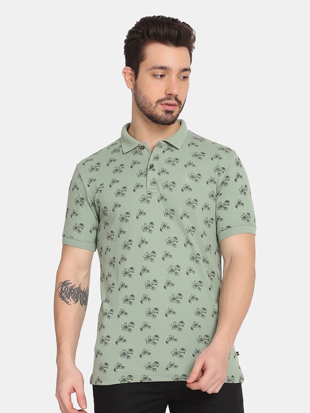 

Blackberrys Men Green Floral Printed Polo Collar Slim Fit T-shirt
