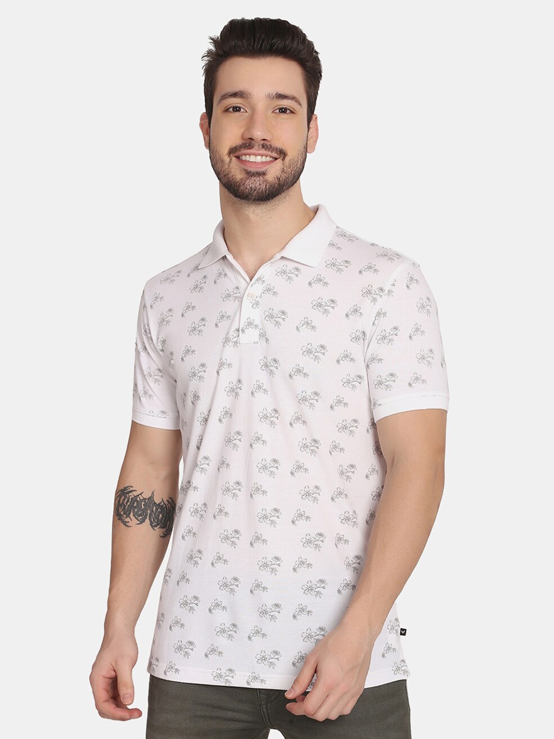 

Blackberrys Men White Floral Printed Polo Collar Slim Fit T-shirt