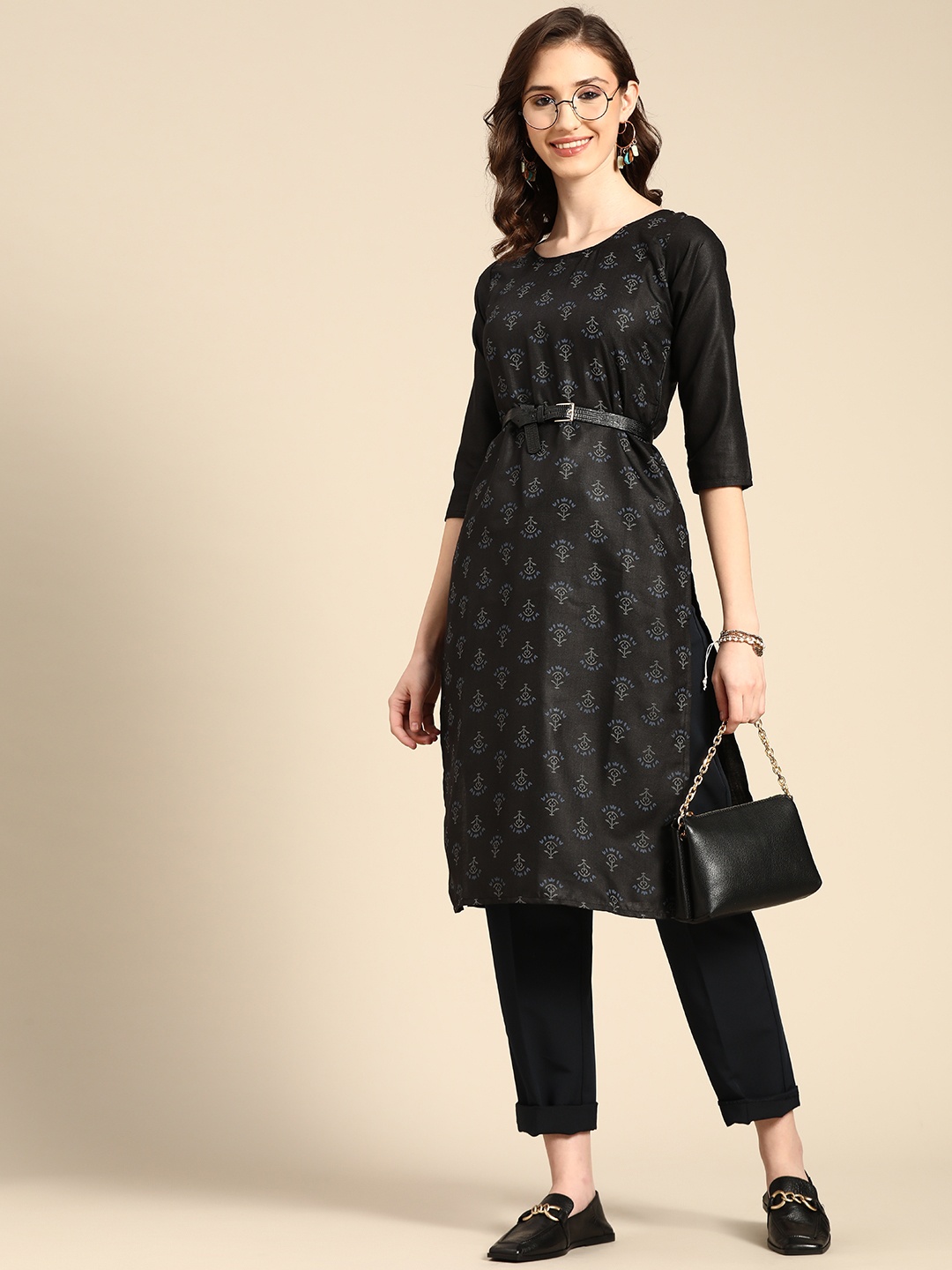 

Sangria Women Black Floral Printed Kurta