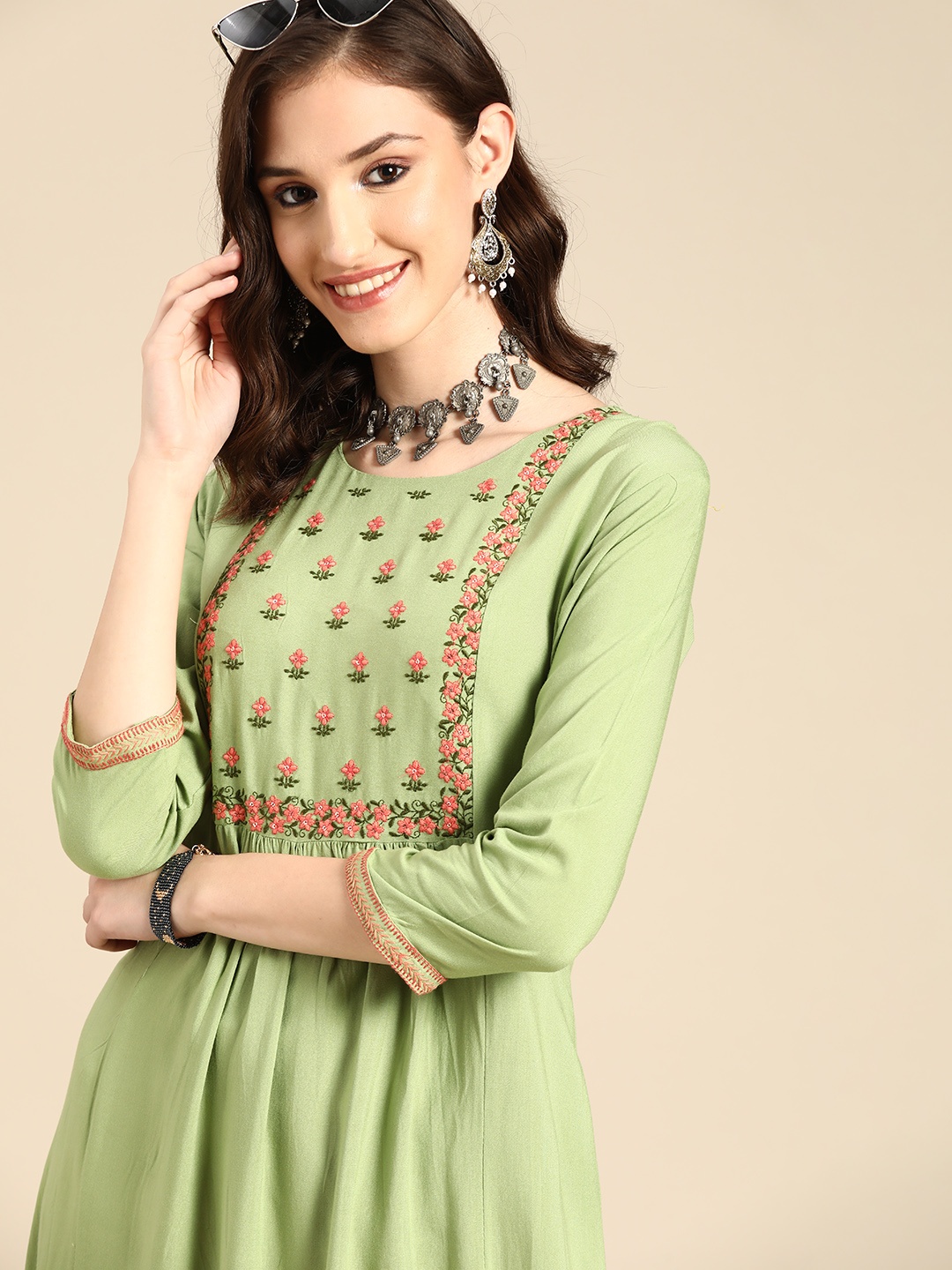 

Sangria Women Green & Pink Floral Embroidered Thread Work Pastels Kurta