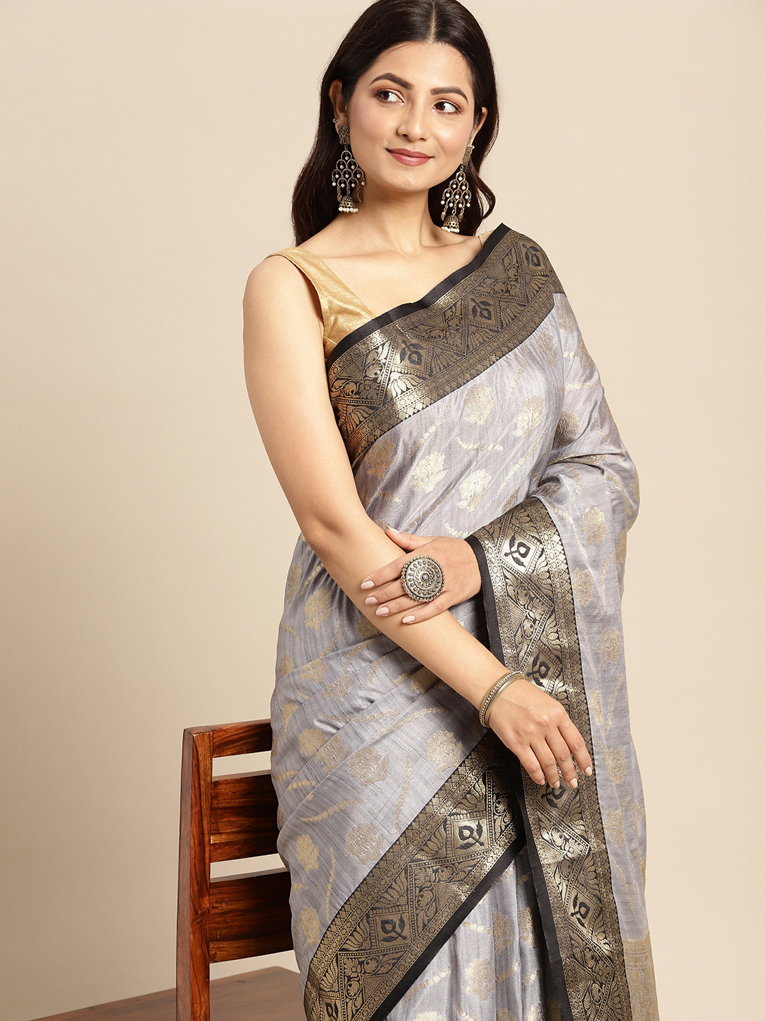

Mitera Grey & Black Floral Zari Silk Blend Kanjeevaram Saree