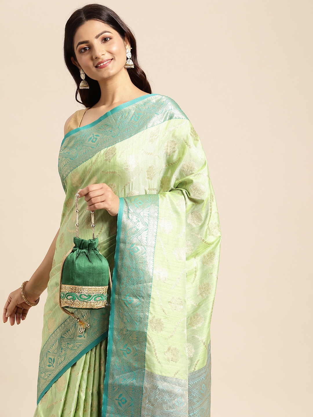 

Mitera Green & Golden Floral Zari Silk Blend Kanjeevaram Saree