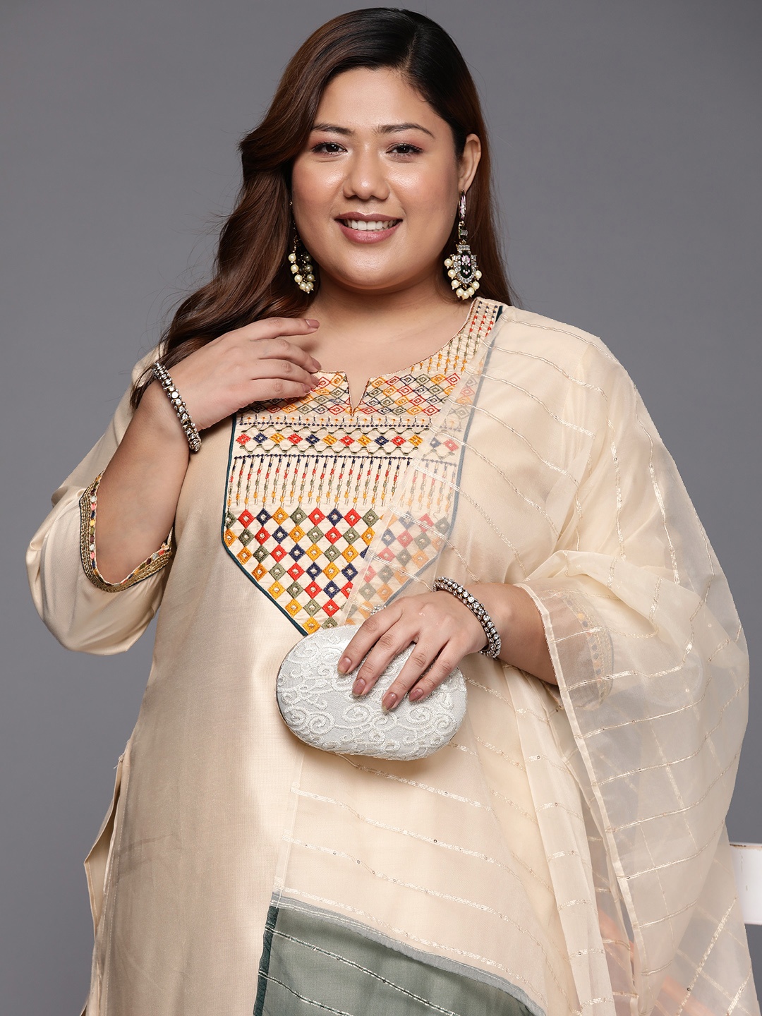 

Indo Era Plus Size Women Off White Ethnic Motifs Thread Work Liva Kurta Set