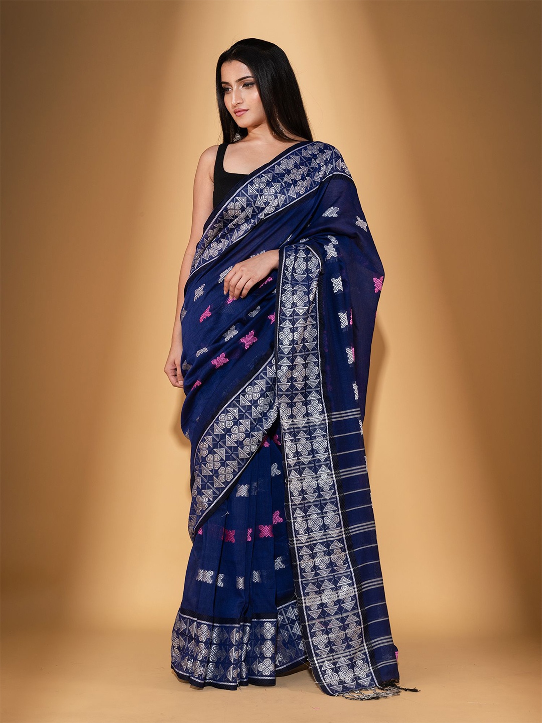 

BEATITUDE Blue & Silver-Toned Woven Design Zari Pure Cotton Saree