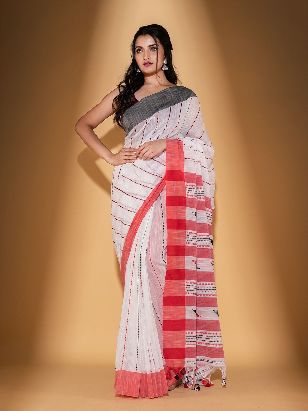 

BEATITUDE White & Red Striped Pure Cotton Saree