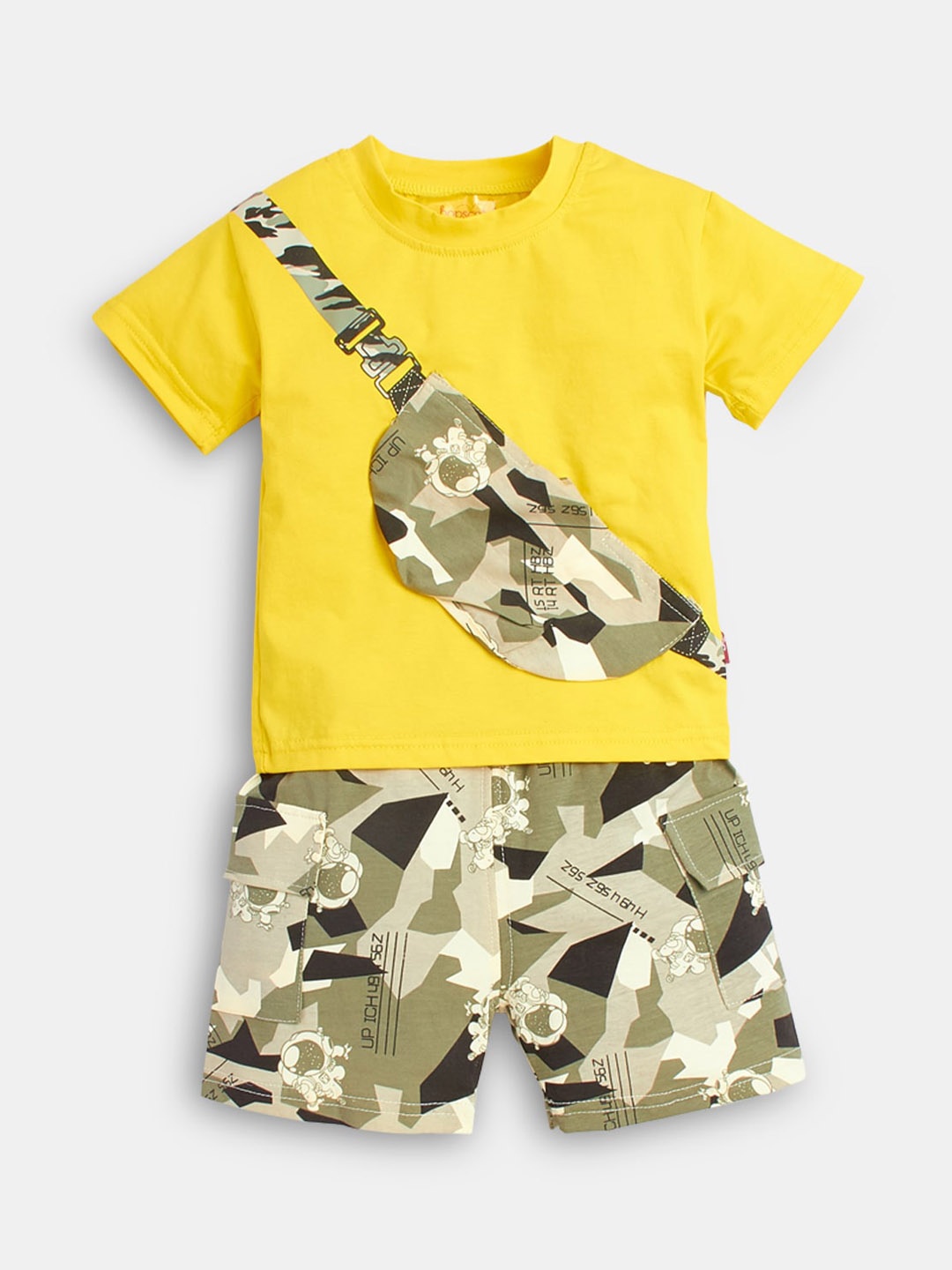 

Hopscotch Boys Yellow & Green Printed Clothing Set