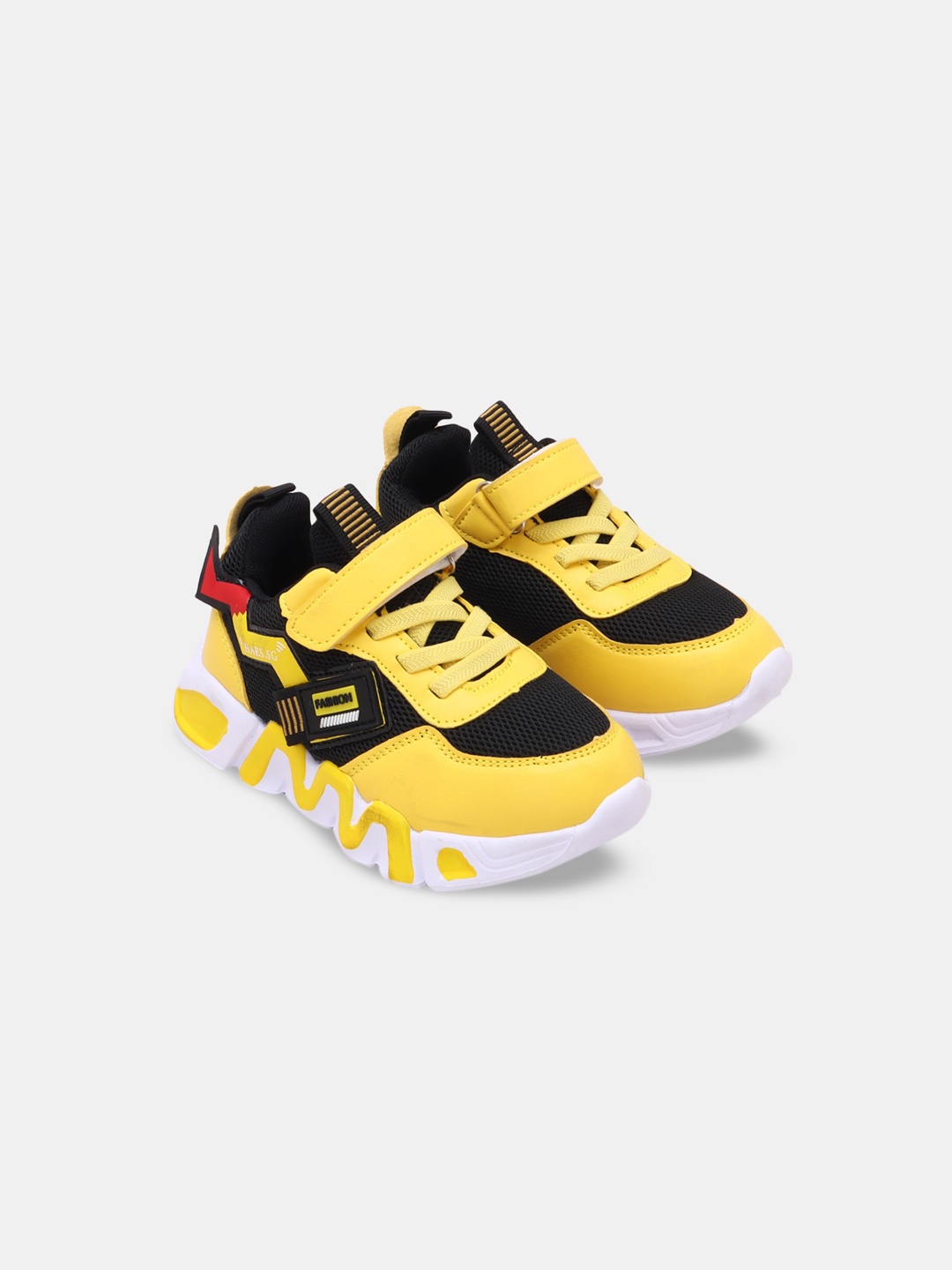 

Hopscotch Boys Yellow Printed Sneakers