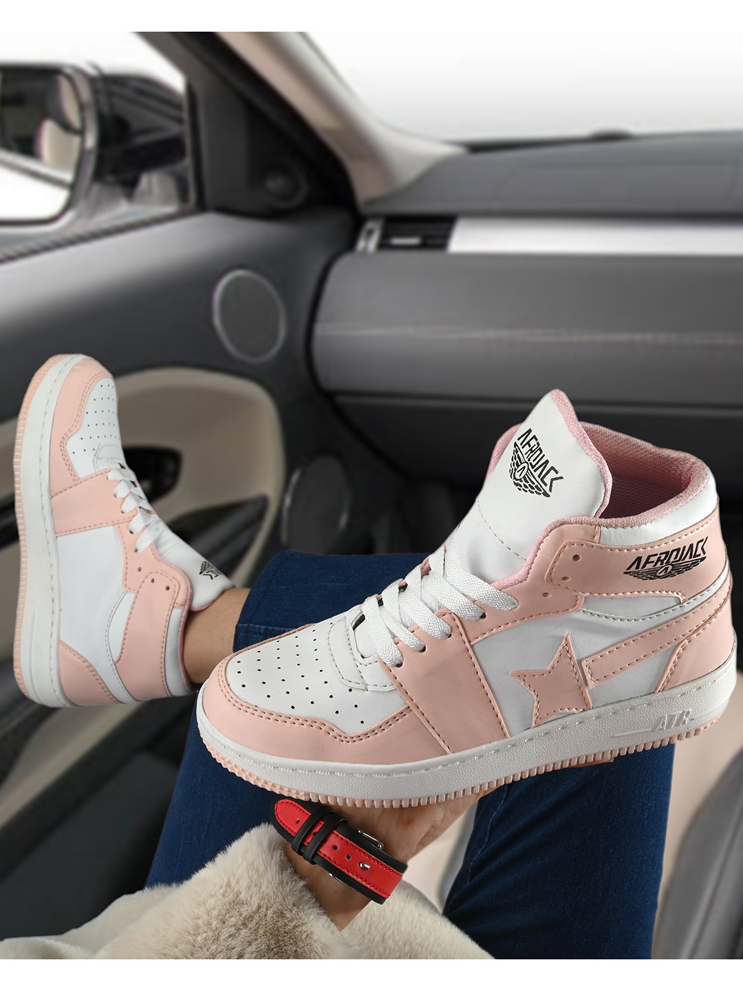 

AfroJack Women Pink Woven Design Sneakers