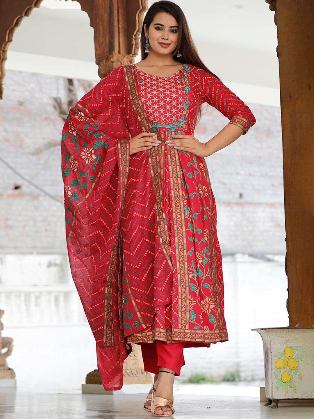 

TOULIN Women Red Printed High Slit Kurta with Trouser & With Dupatta