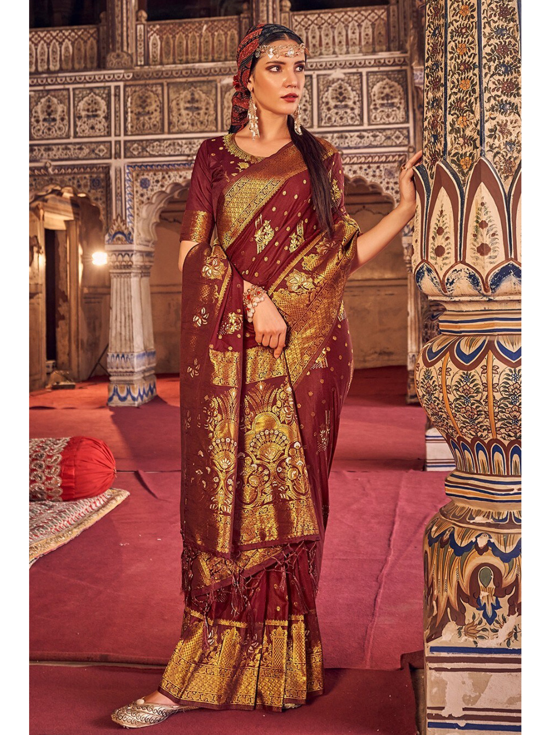 

KARAGIRI Maroon & Gold-Toned Woven Design Zari Saree