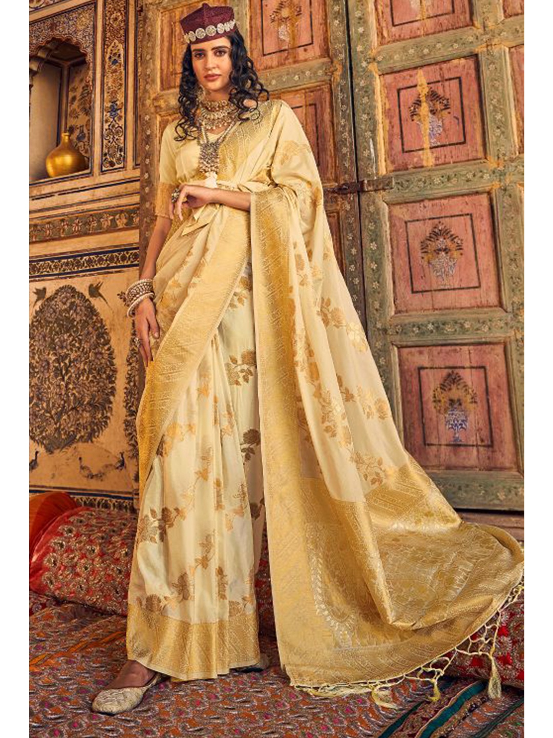

KARAGIRI Cream-Coloured & Gold-Toned Ethnic Motifs Zari Saree