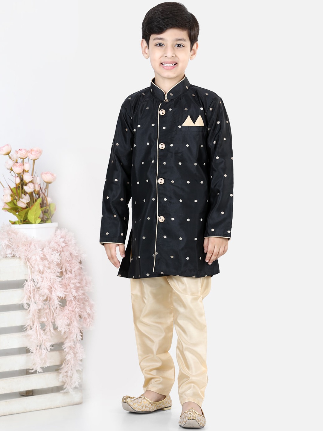 

BownBee Boys Black & Gold Sherwani