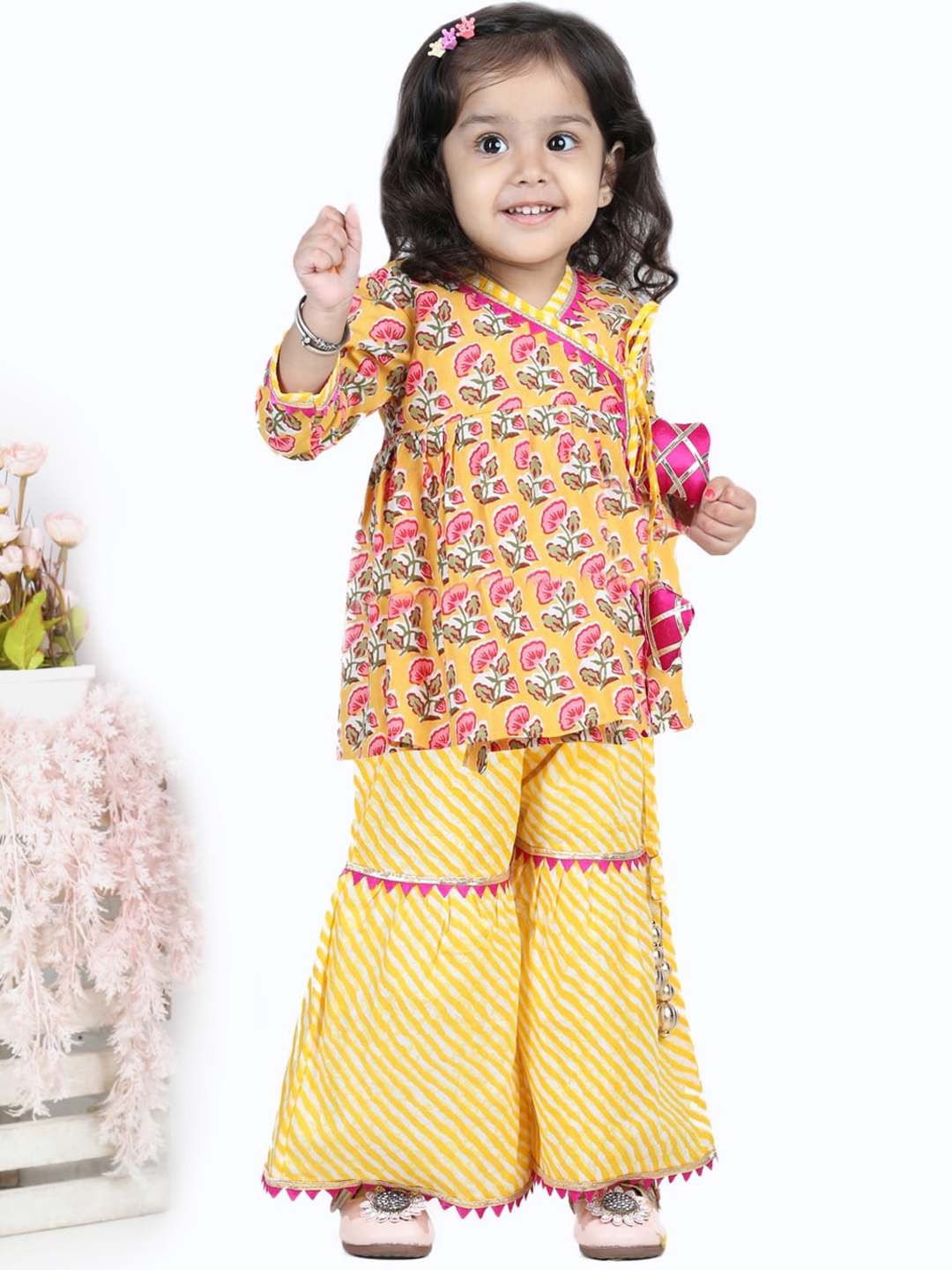 

BownBee Girls Ethnic Block Printed Pure Cotton Angrakha Pure Cotton Kurta with Sharara, Yellow