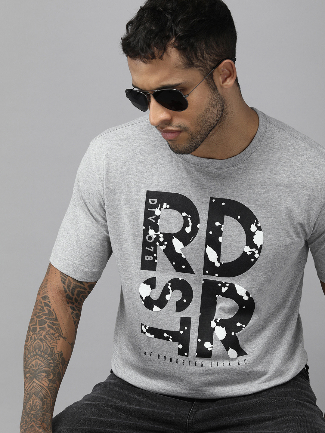 

Roadster Men Grey Melange & Black Brand Logo Printed Pure Cotton T-shirt