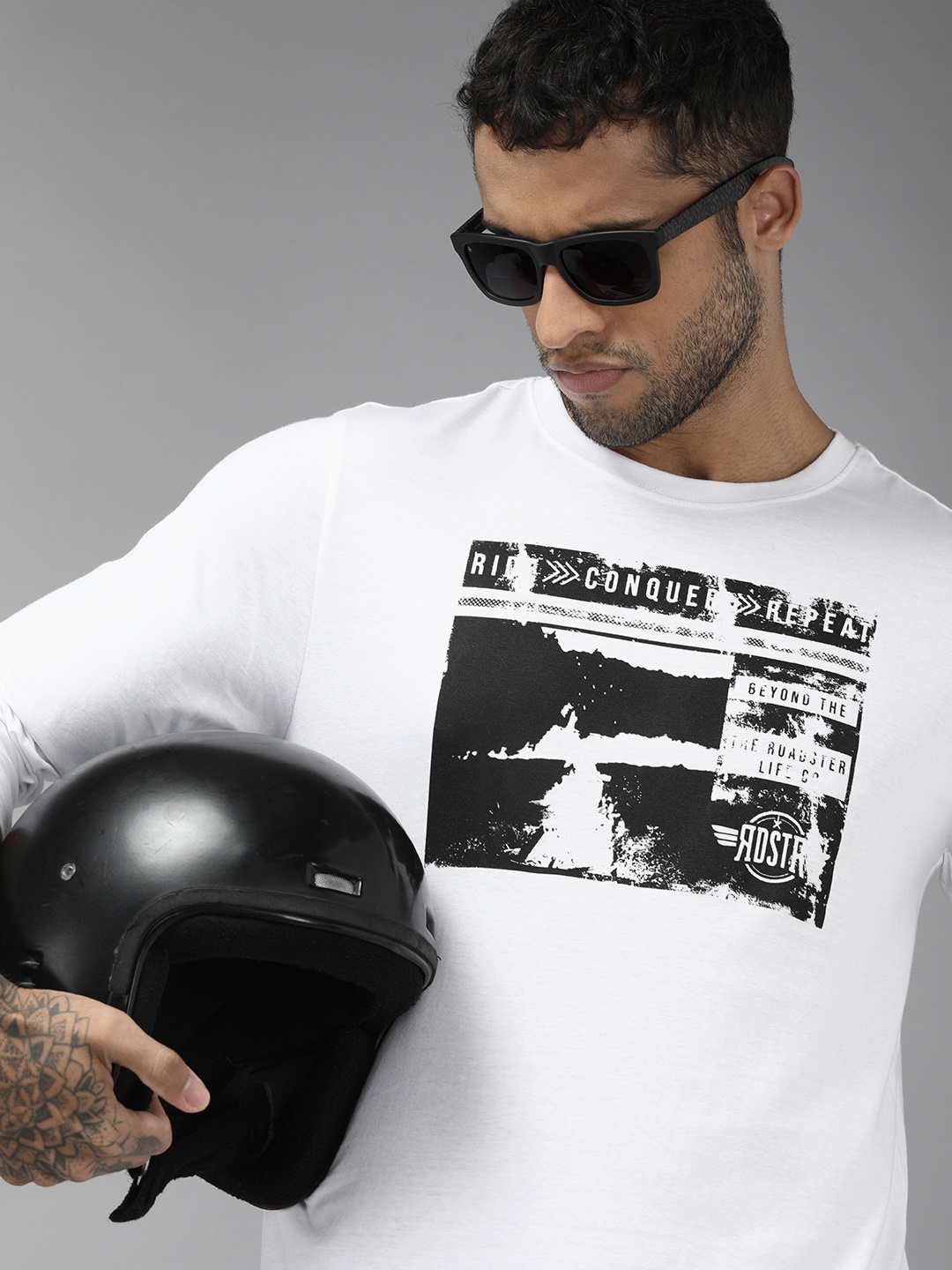 

Roadster Men White & Black Biker Printed Pure Cotton T-shirt