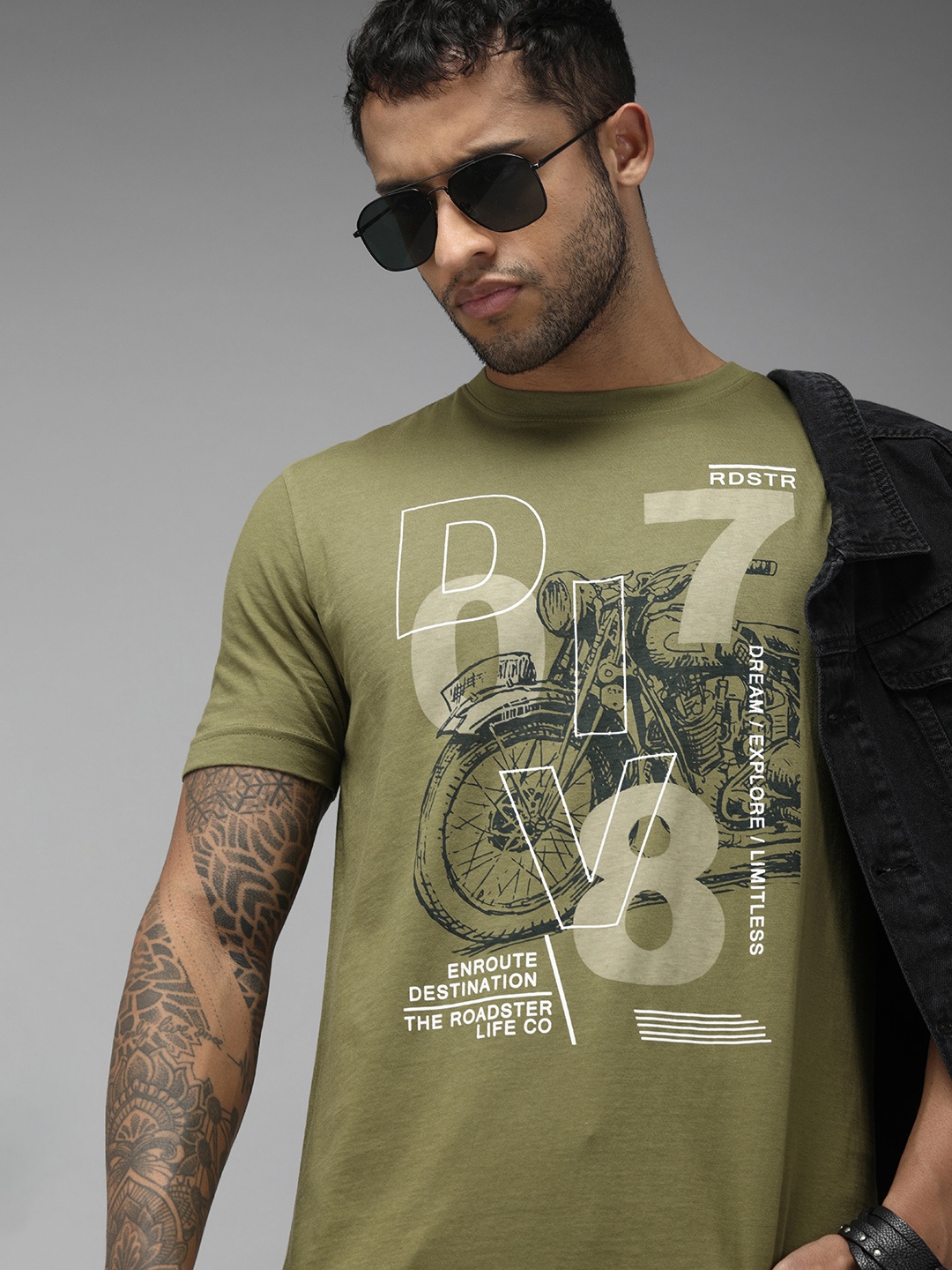 

Roadster Men Olive Green & Off White Biker Printed Pure Cotton T-shirt