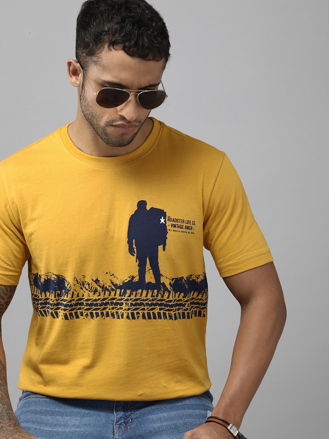 

Roadster Men Yellow & Blue Printed Pure Cotton T-shirt