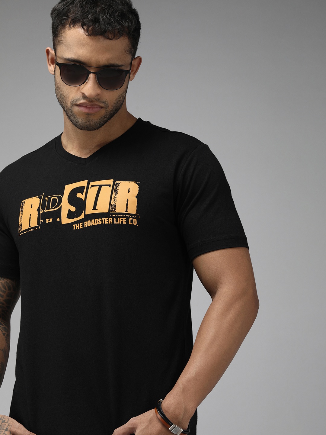 

Roadster Men Black & Peach-Coloured Brand Logo Printed V-Neck Pure Cotton T-shirt