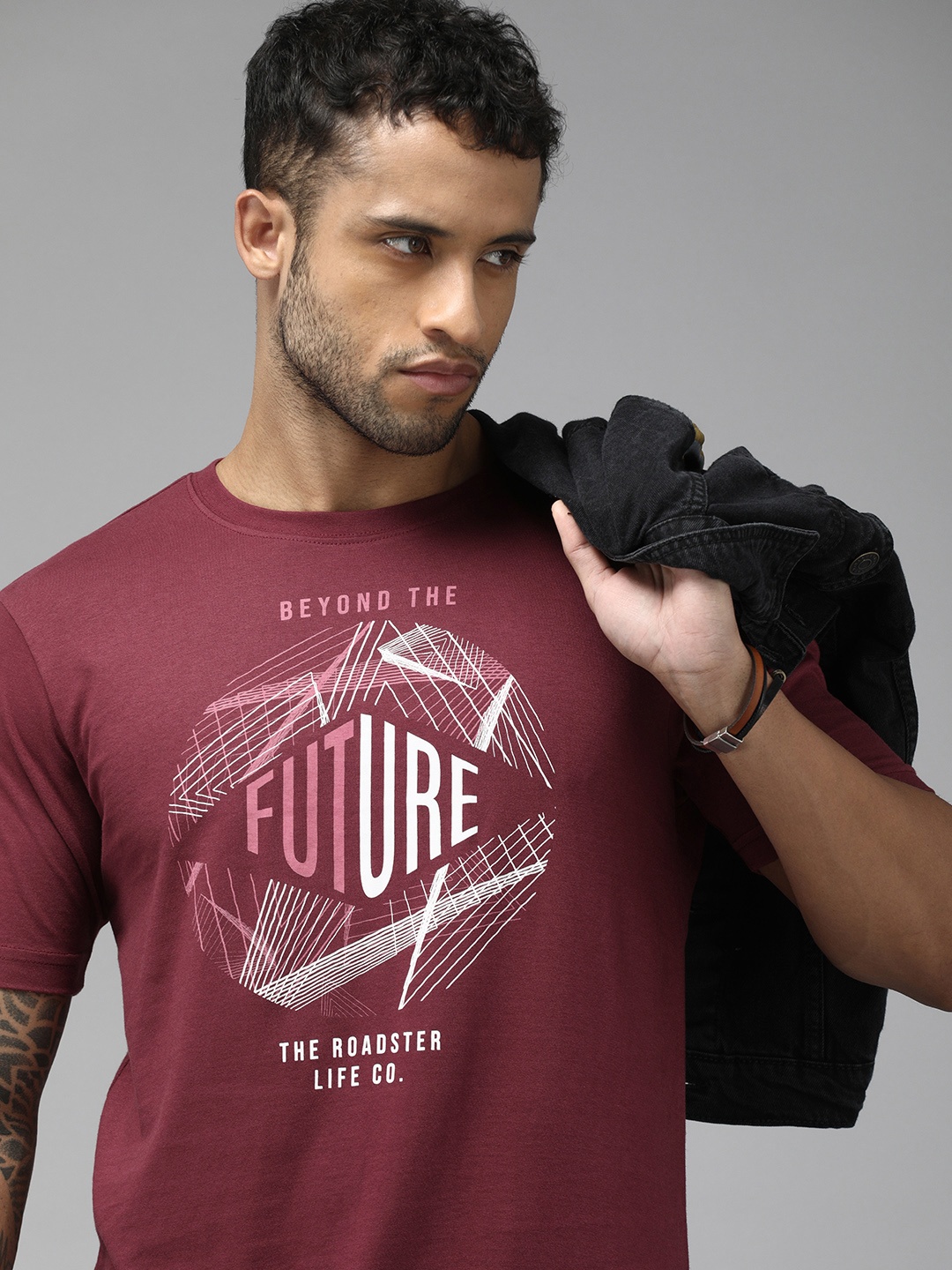 

Roadster Men Burgundy & White Typography Printed Pure Cotton T-shirt