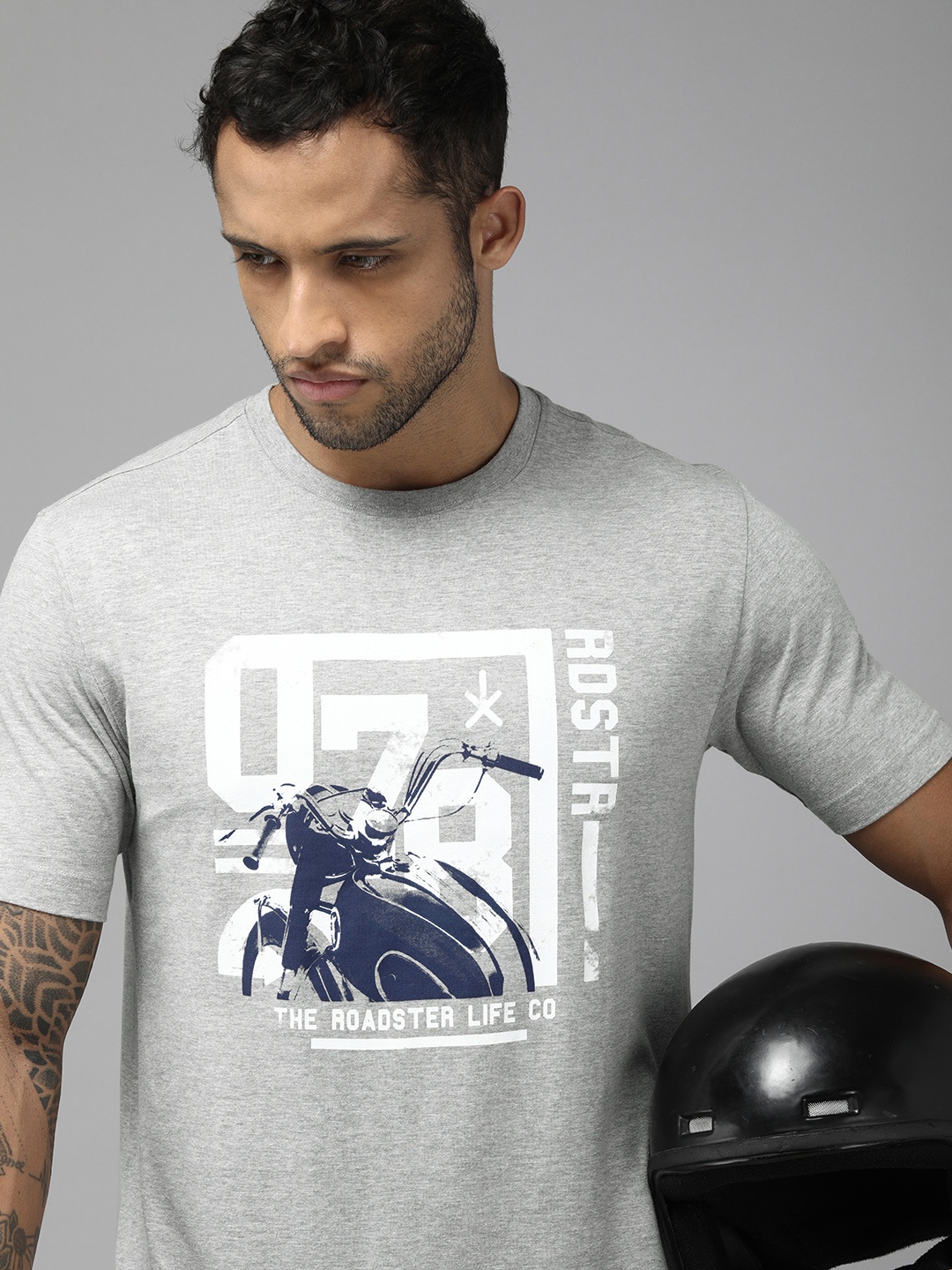 

Roadster Men Grey Melange & White Biker Printed Pure Cotton T-shirt