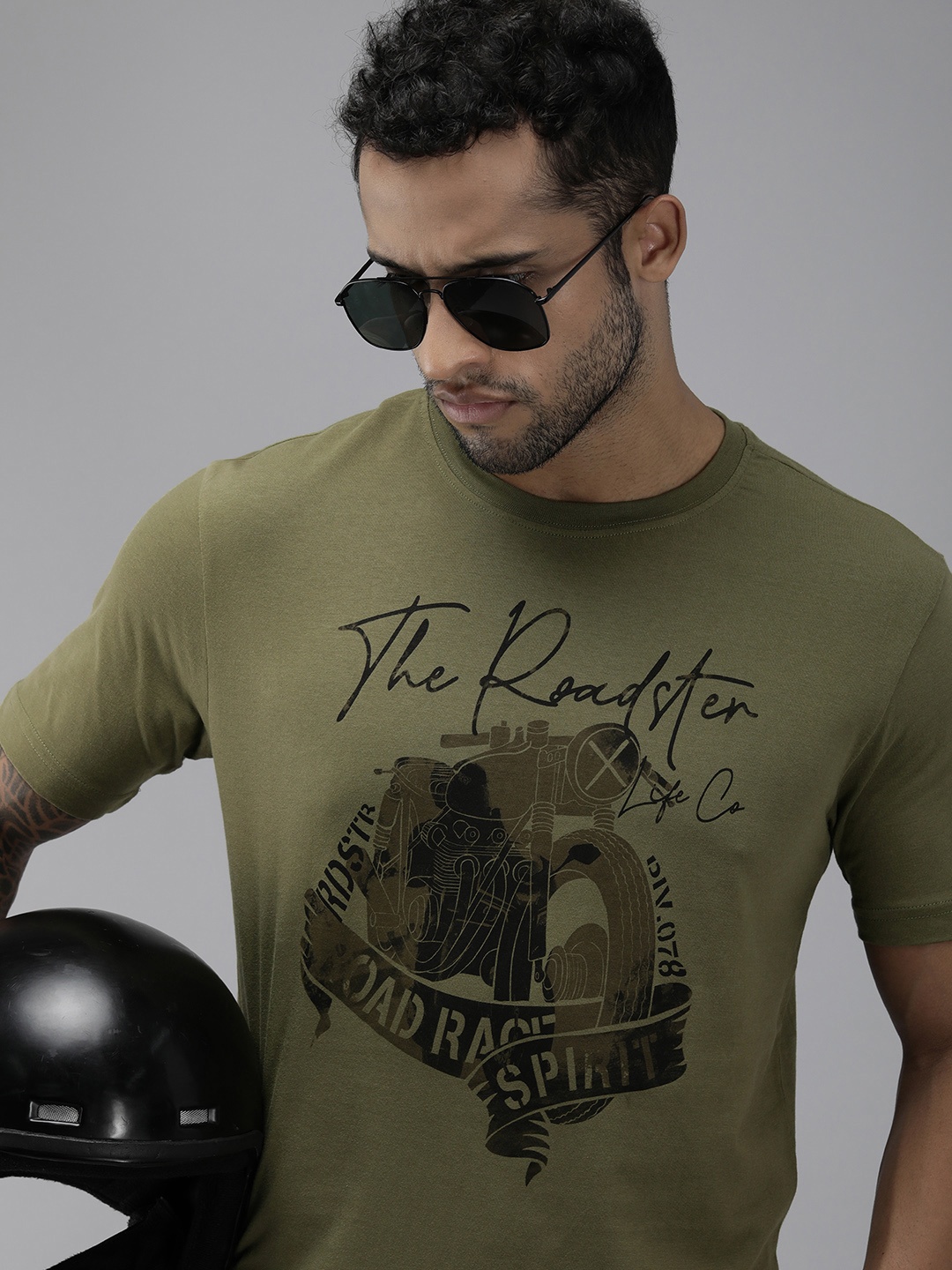 

Roadster Men Olive Green & Black Biker Printed Pure Cotton T-shirt