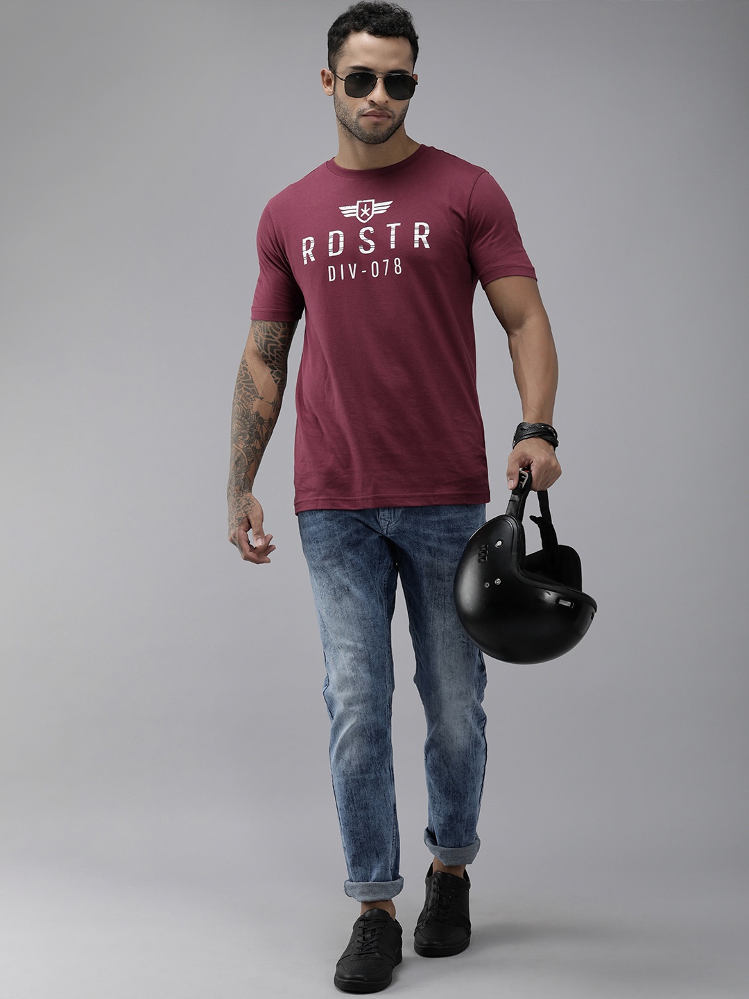 

Roadster Men Burgundy & White Brand Logo Printed Pure Cotton T-shirt