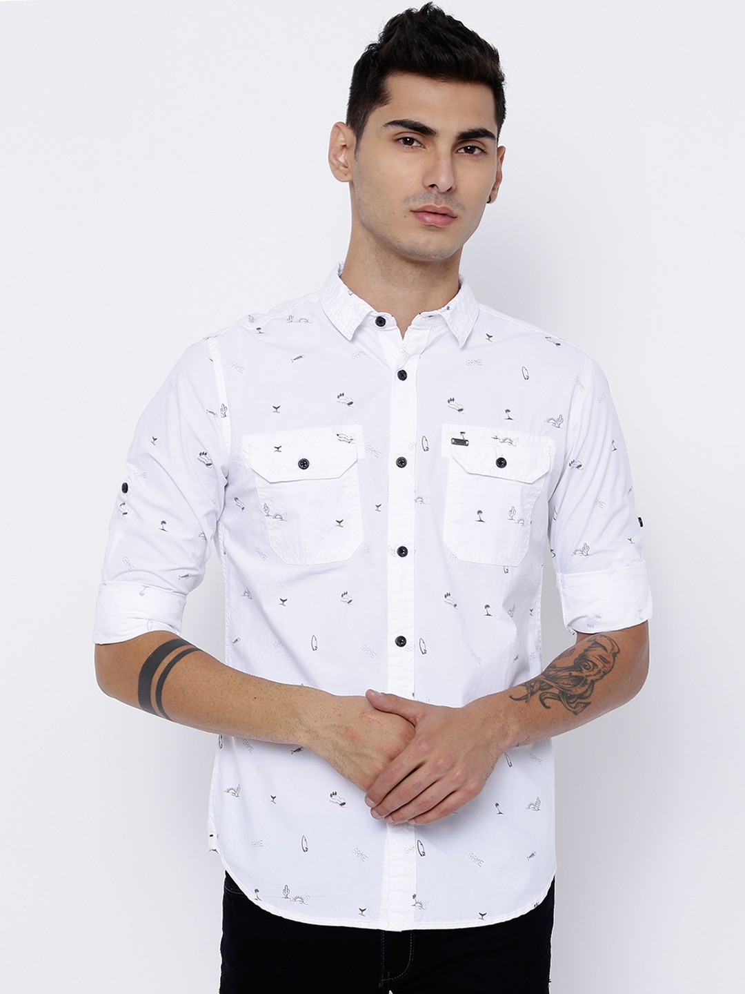 

LOCOMOTIVE Men White Printed Slim Fit Solid Casual Shirt