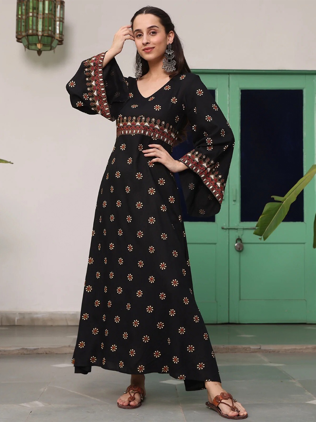 

Rustorange Women Black Ethnic Motifs Maxi Dress