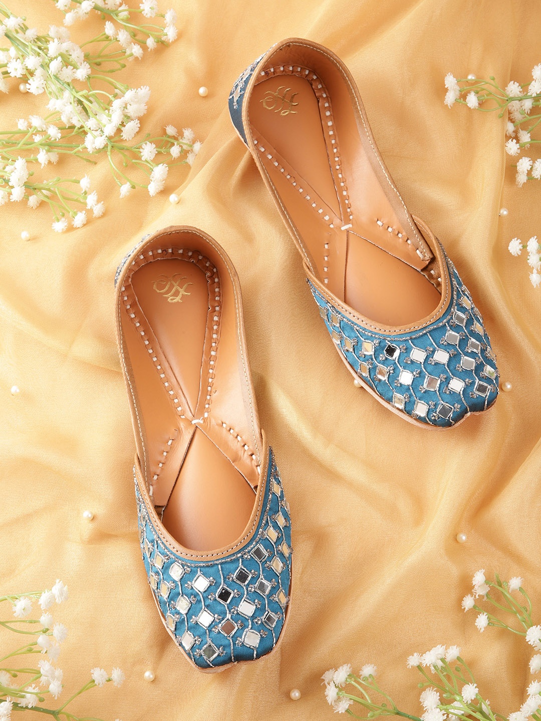 

House of Pataudi Women Blue Embellished Ethnic Mojaris Flats