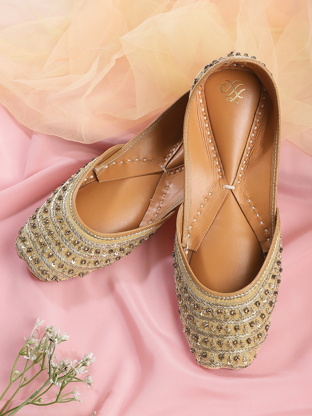 

House of Pataudi Women Beige & Golden Ethnic Embellished Mojaris