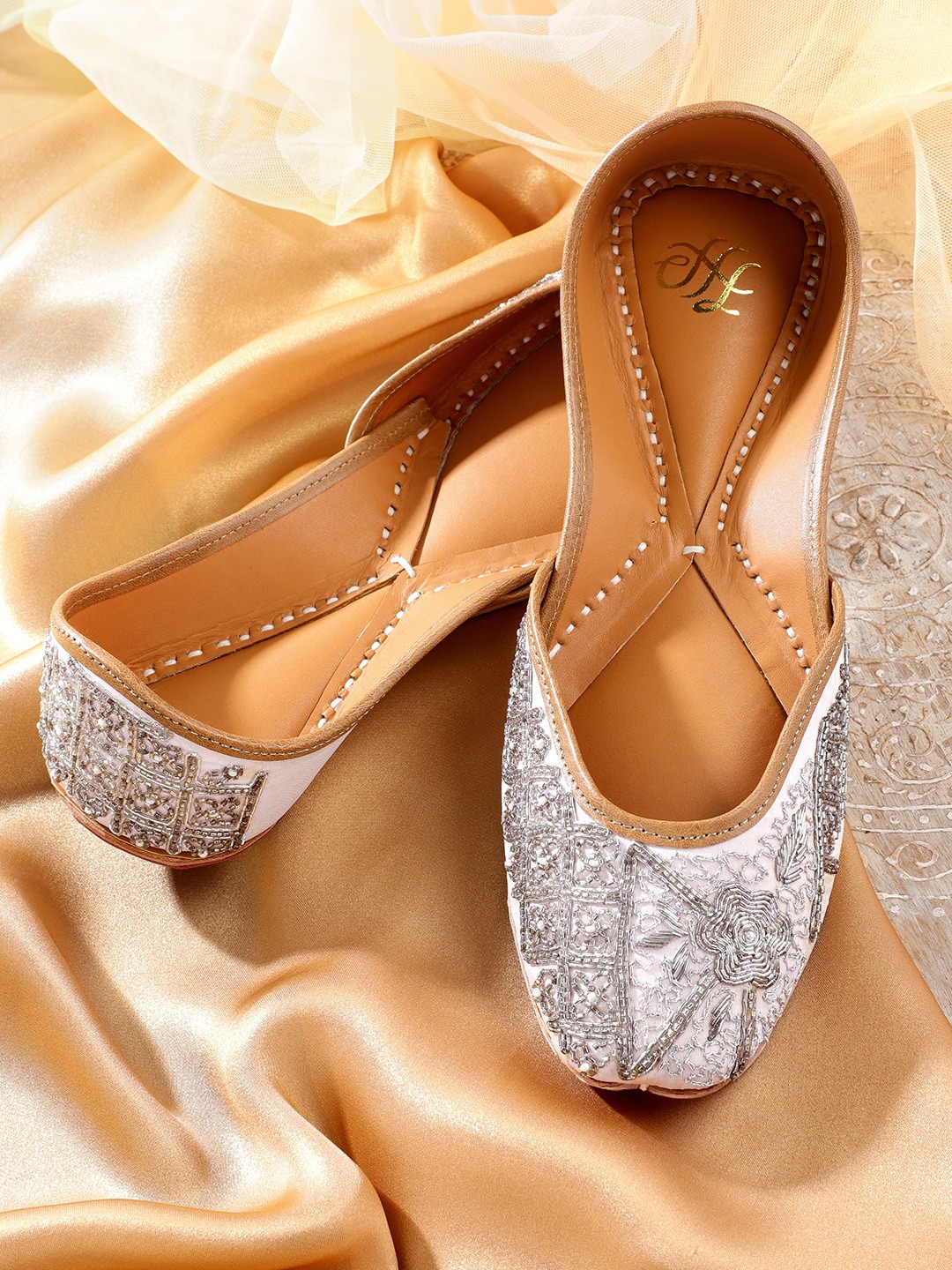 

House of Pataudi Women Pink & Silver Ethnic Embellished Mojaris