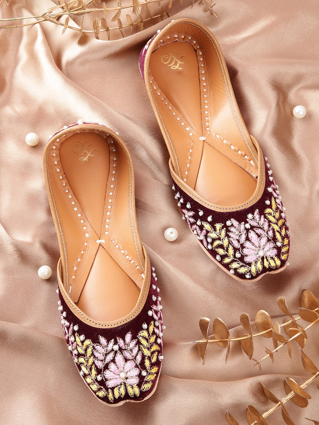 

House of Pataudi Women Embellished Ethnic Mojaris, Maroon