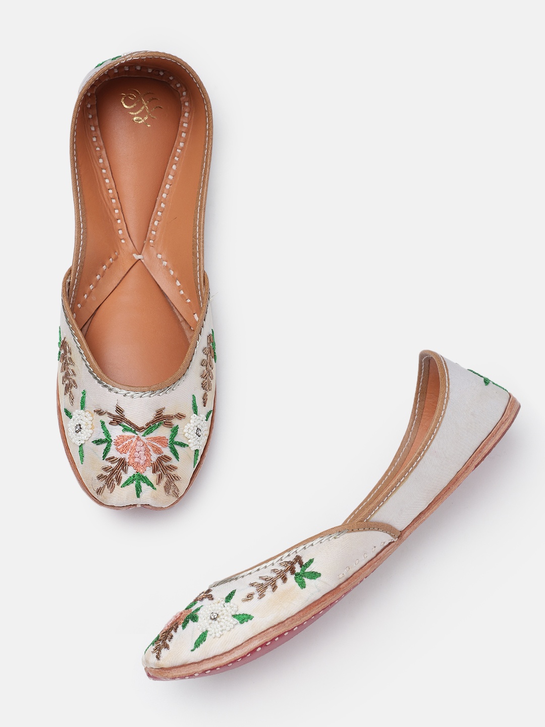 

House of Pataudi Women Floral Embroidered & Embellished Ethnic Mojaris, Off white