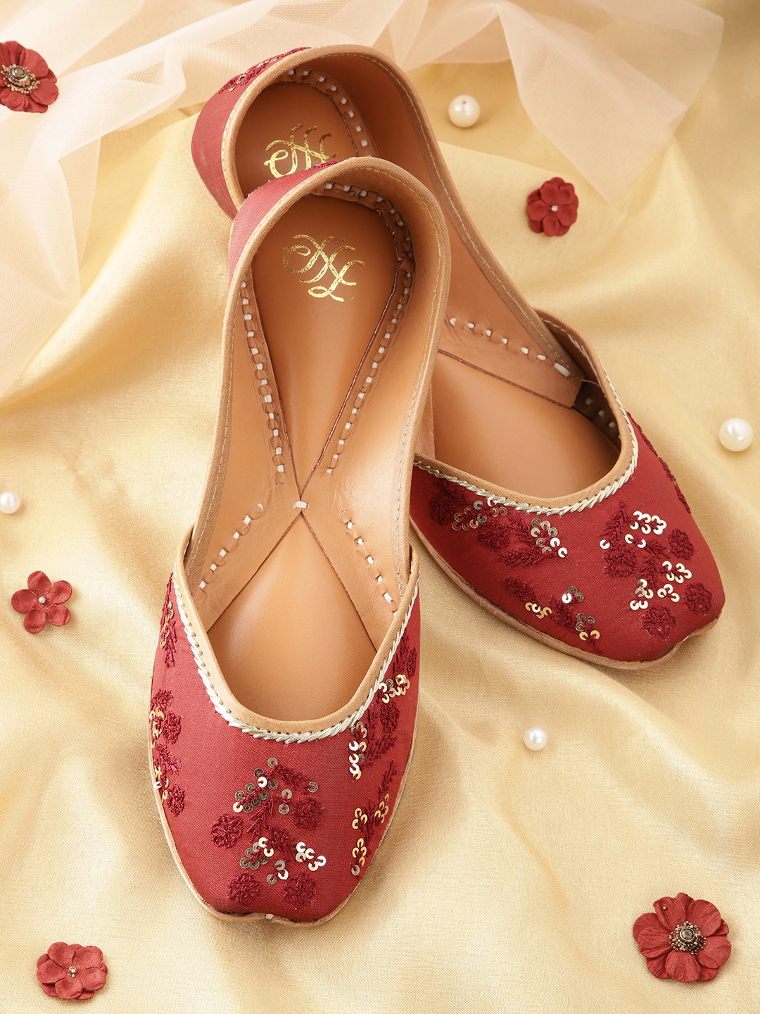 

House of Pataudi Women Red Woven Design Ethnic Mojaris