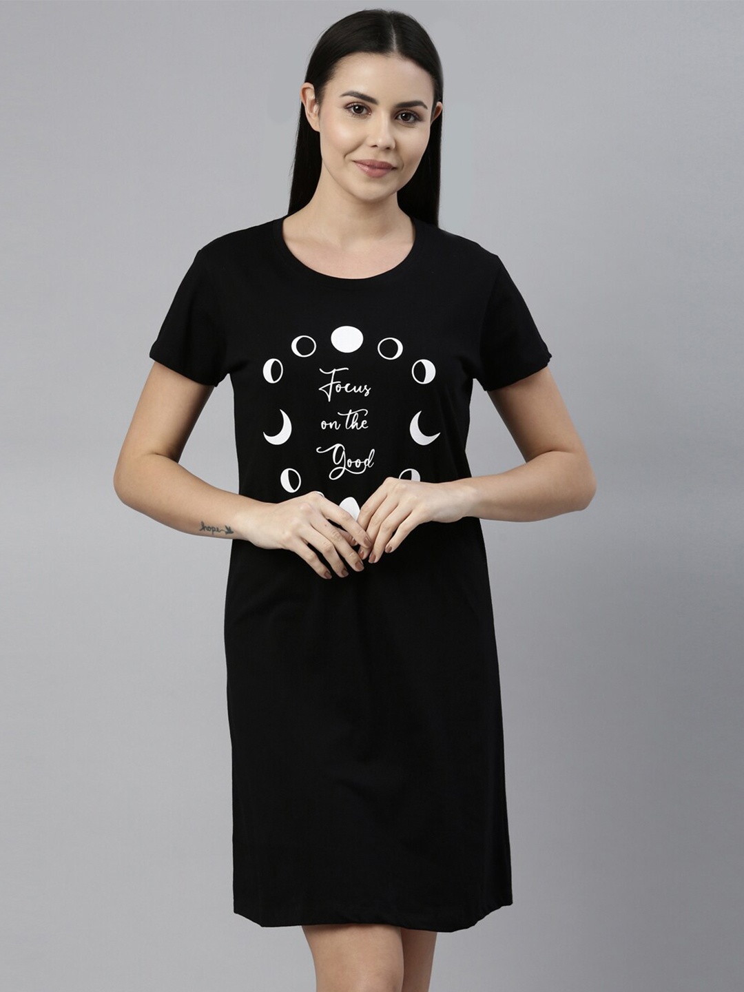 

Curare Women Black Printed Pure Cotton Nightdress