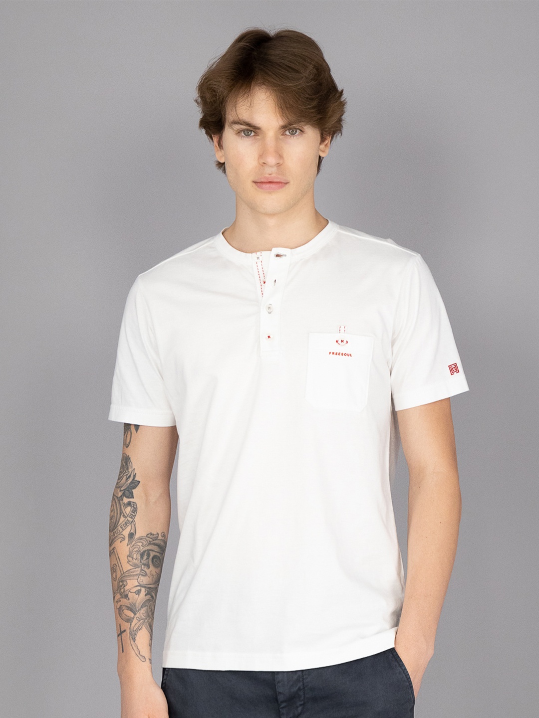 

FREESOUL Men White Solid Henley Neck T-shirt
