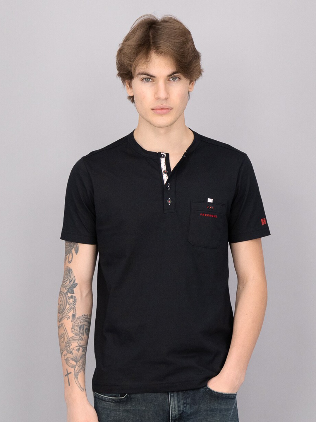 

FREESOUL Men Black T-shirt