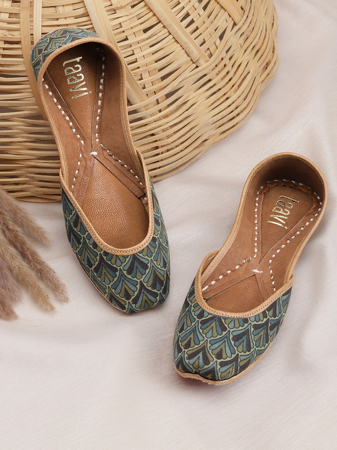 

Taavi Women Ethnic Motifs Printed Ethnic Mojaris, Green