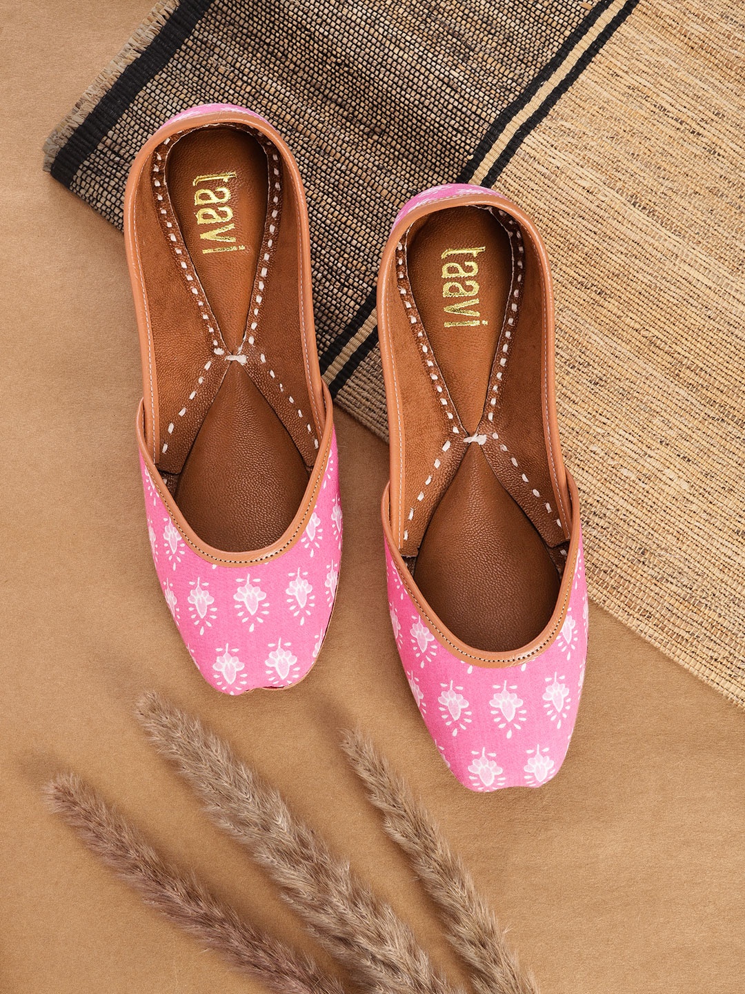 

Taavi Women Printed Mojaris, Pink