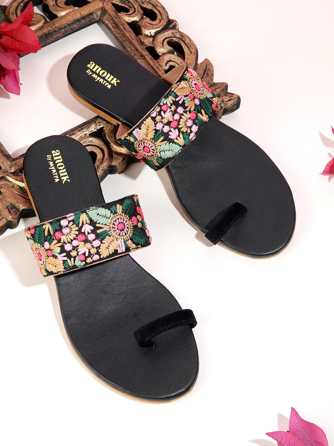 

Anouk Women Black & Beige Woven Design Ethnic One Toe Flats