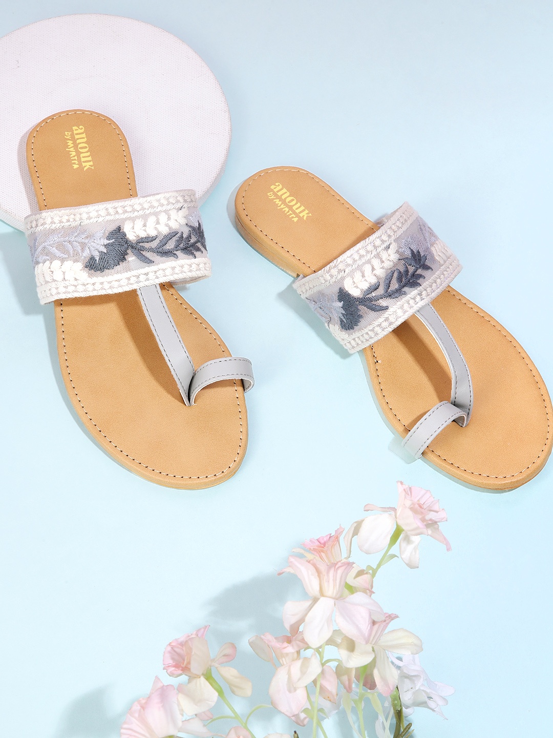 

Anouk Women Grey & White Woven Design Ethnic One Toe Flats