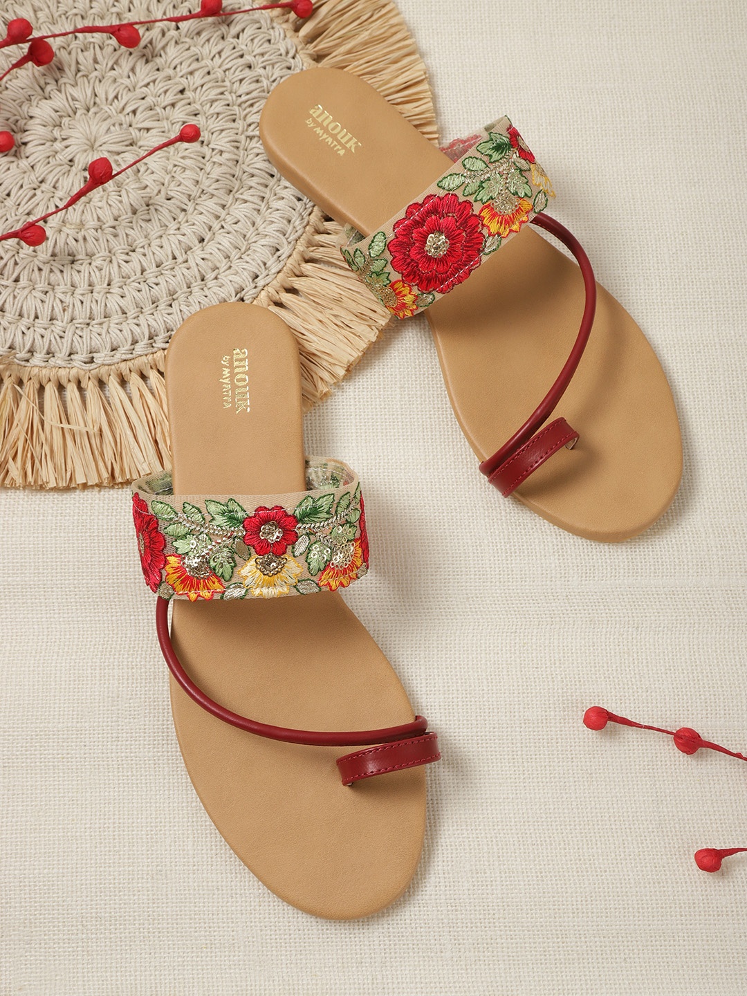 

Anouk Women Red & Green Floral Embroidered Ethnic One Toe Flats