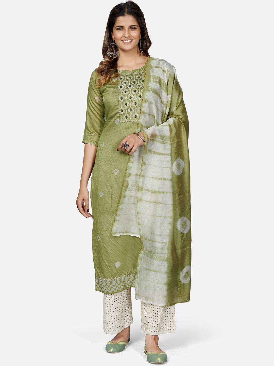 

Vbuyz Women Embroidered Sequinned Chanderi Silk Kurta with Dupatta, Green