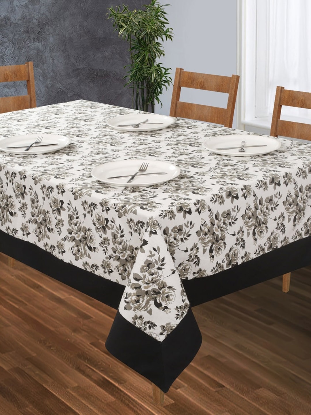 

SHADES of LIFE Black & White Floral Printed 8 Seater Table Covers