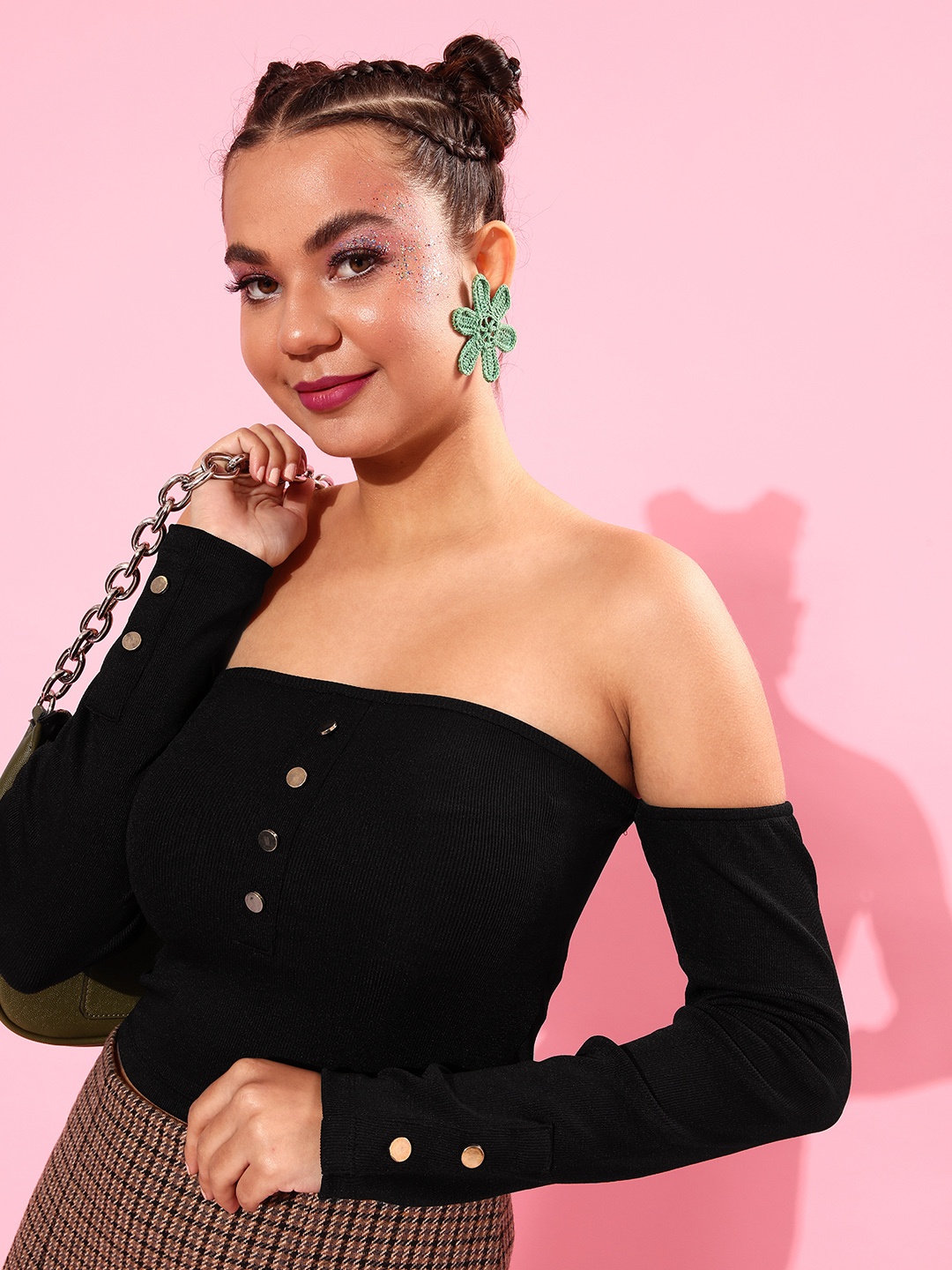 

Stylecast X Hersheinbox Black Solid New Neckline Top