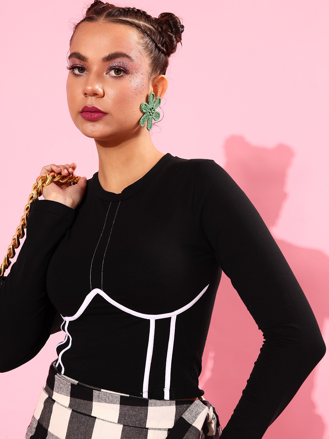 

Stylecast X Hersheinbox Black Solid Knits Bits Top