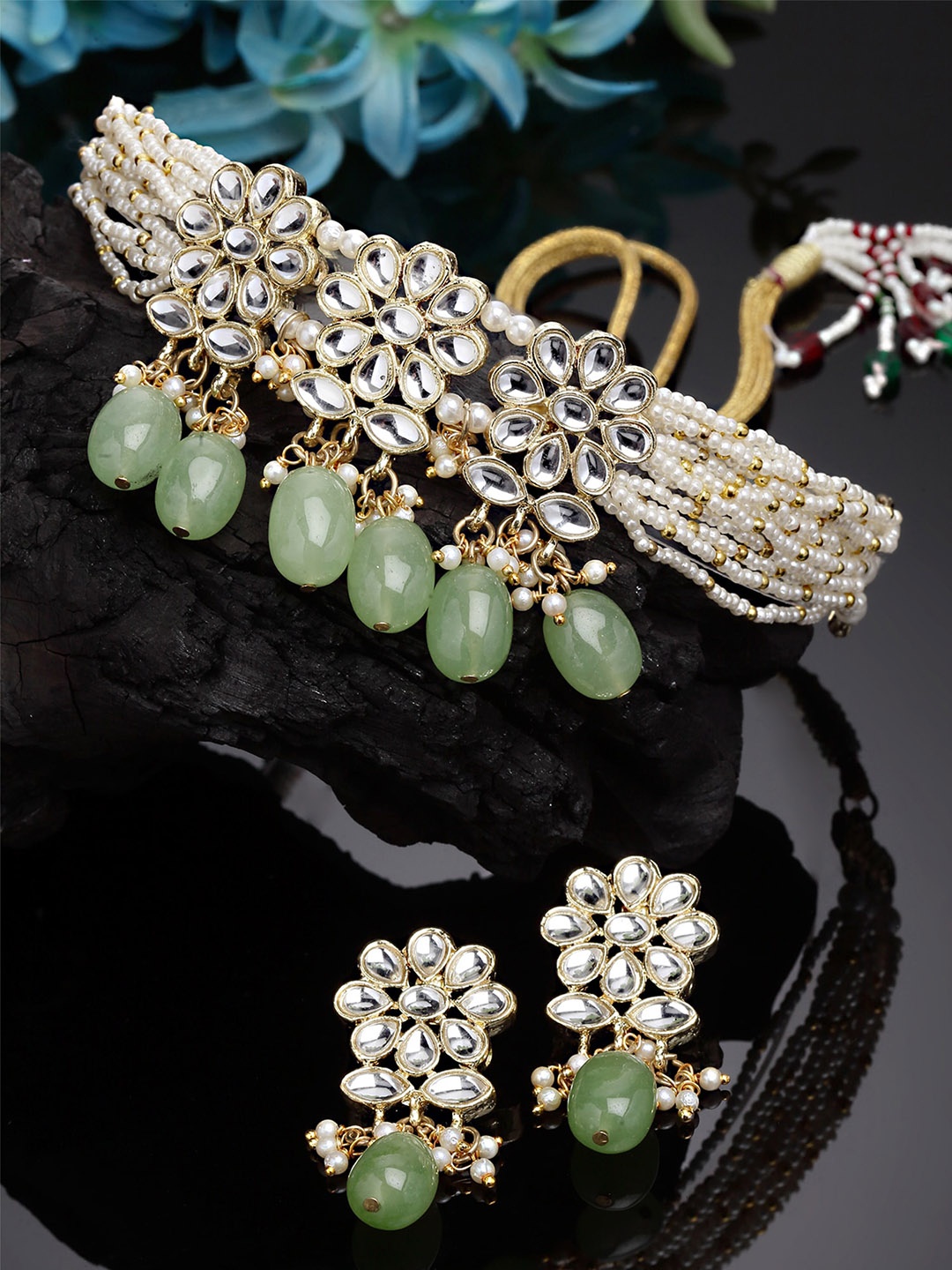 

KARATCART Gold Plated & Green Kundan Studded Pearl Beaded Handcrafted Jewellery Set