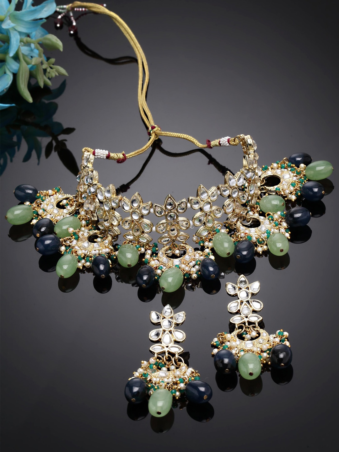 

KARATCART Gold-Plated & Light Green Kundan Studded & Beaded Handcrafted Jewellery Set